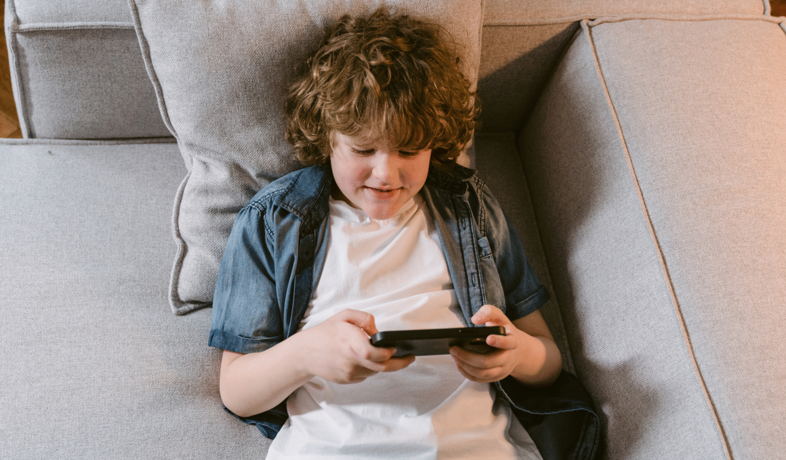 Kidscorp marca de tecnología — estrategia y segmentación